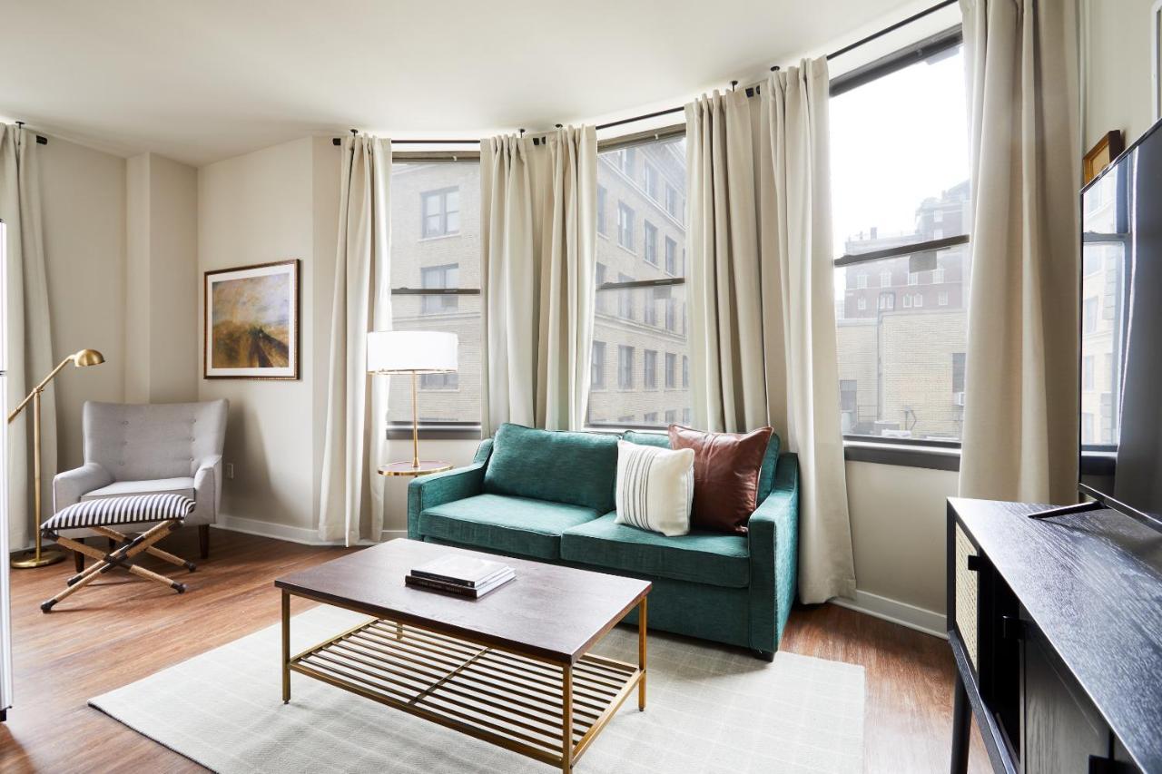 Sonder Liberty Place Philadelphia Room photo