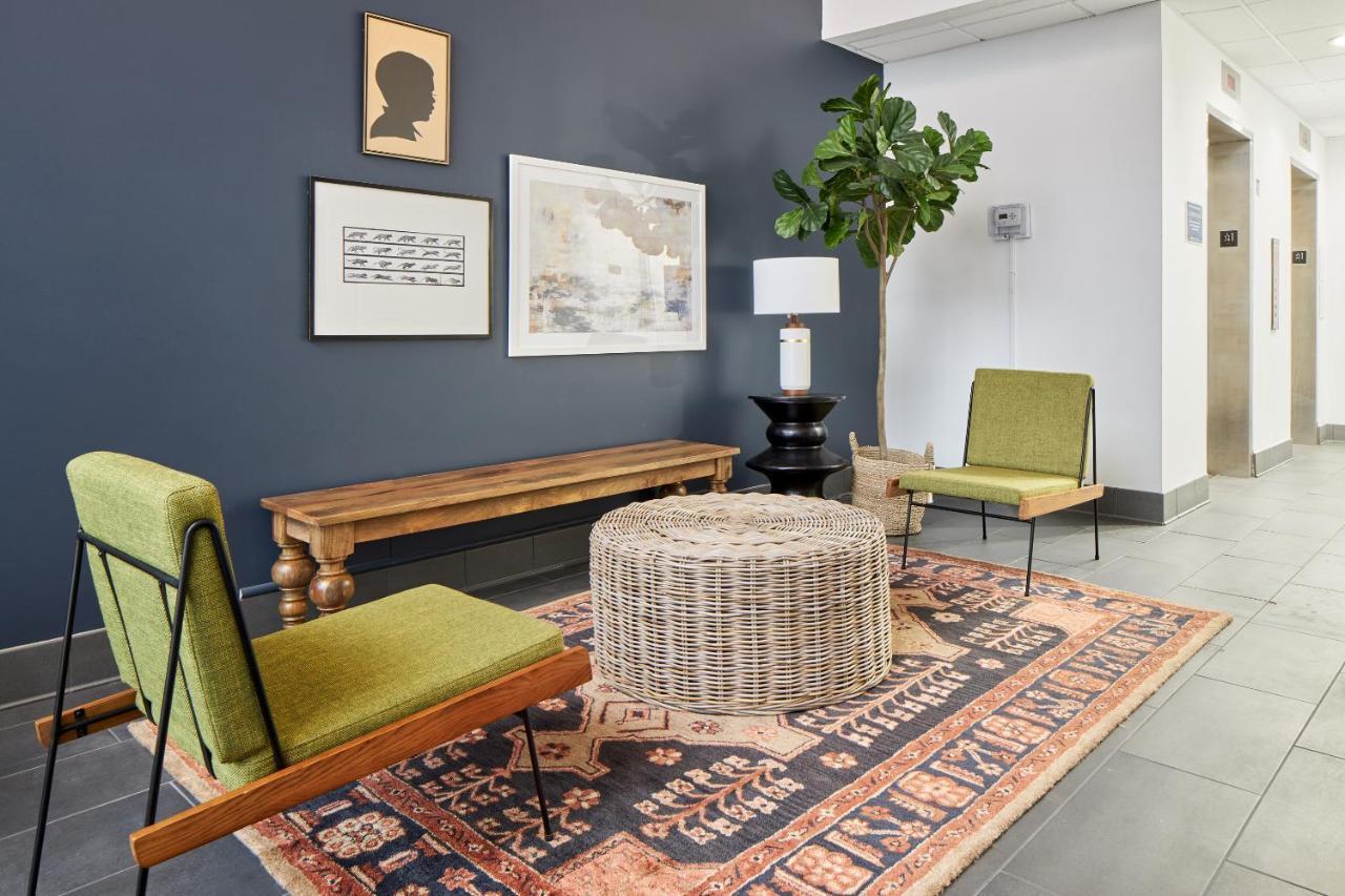 Sonder Liberty Place Philadelphia Room photo