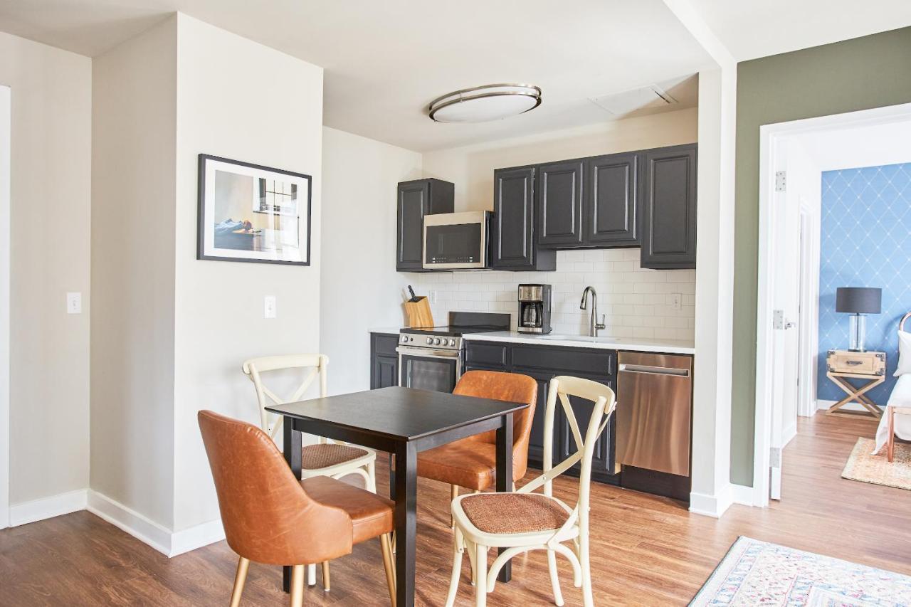 Sonder Liberty Place Philadelphia Room photo