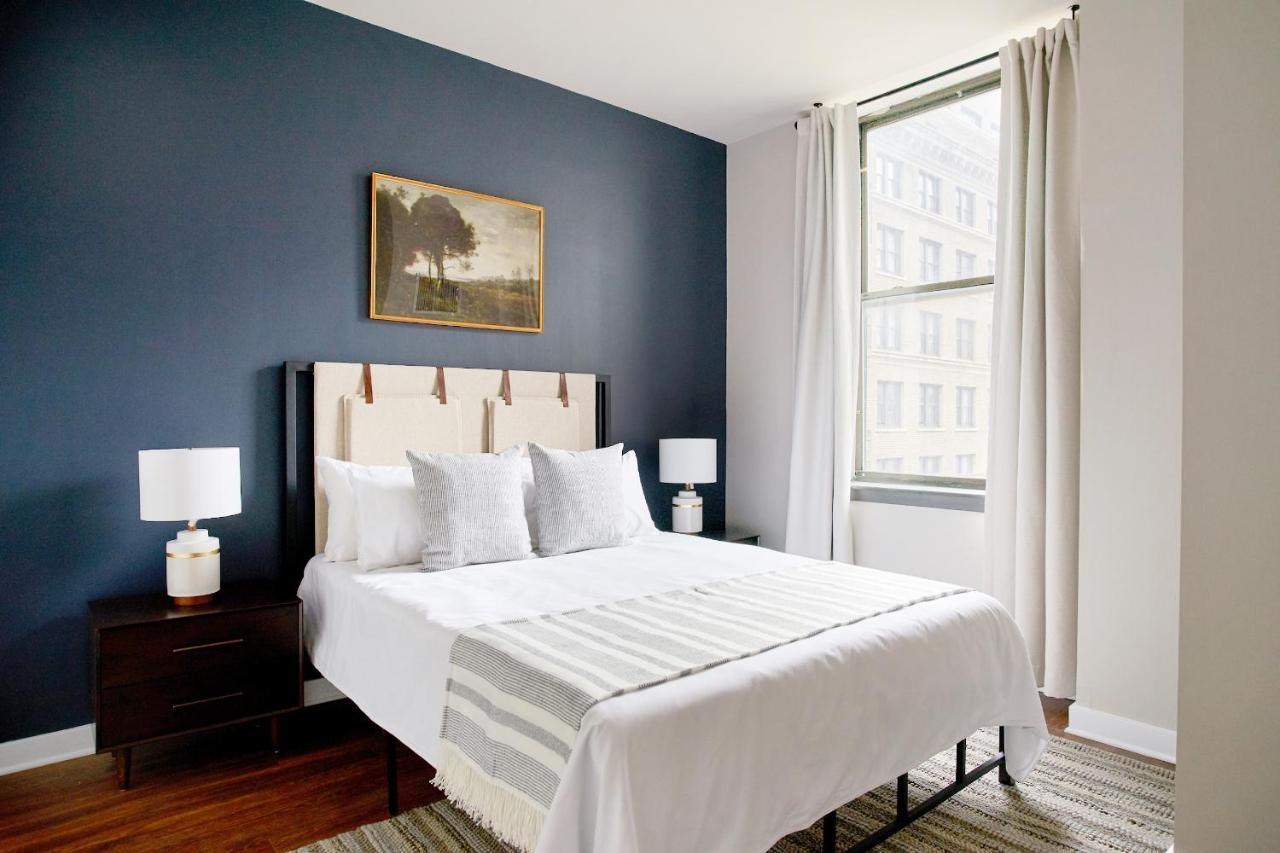 Sonder Liberty Place Philadelphia Room photo